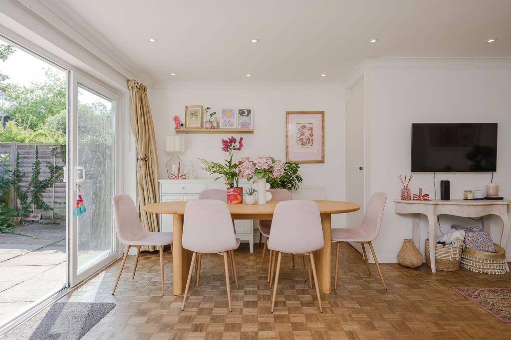 House in London, Royal Borough of Kingston upon Thames - More