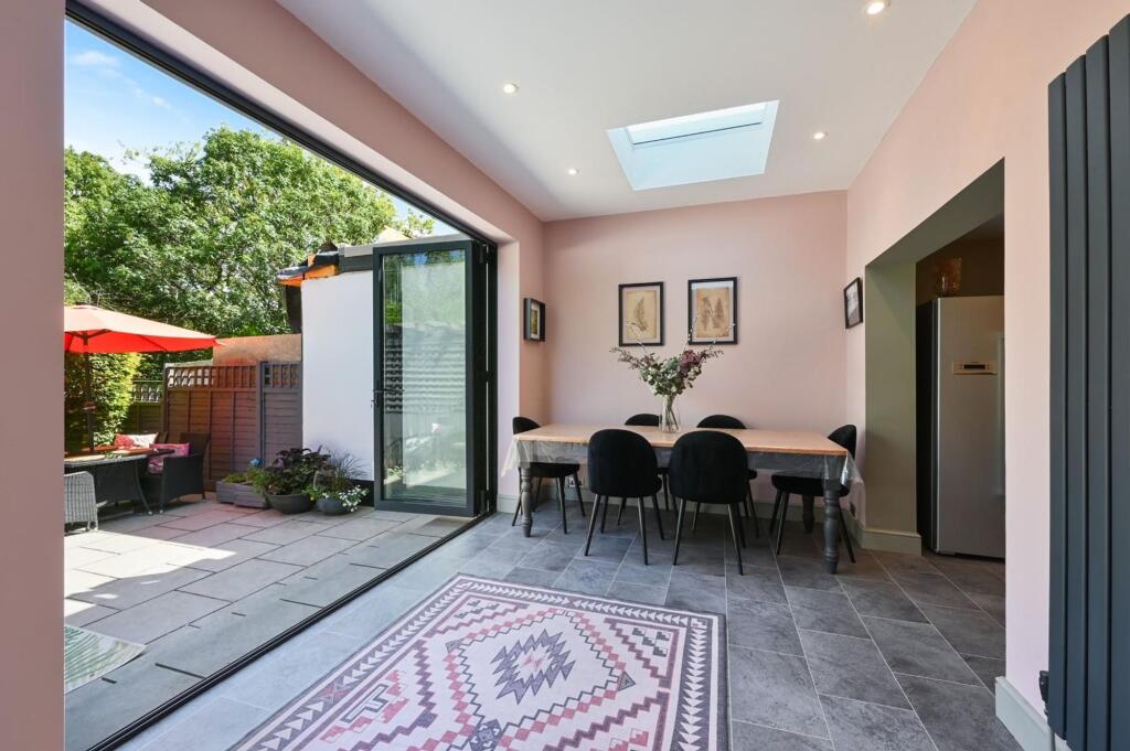 House in London, Stonecot, Benhilton - View 5