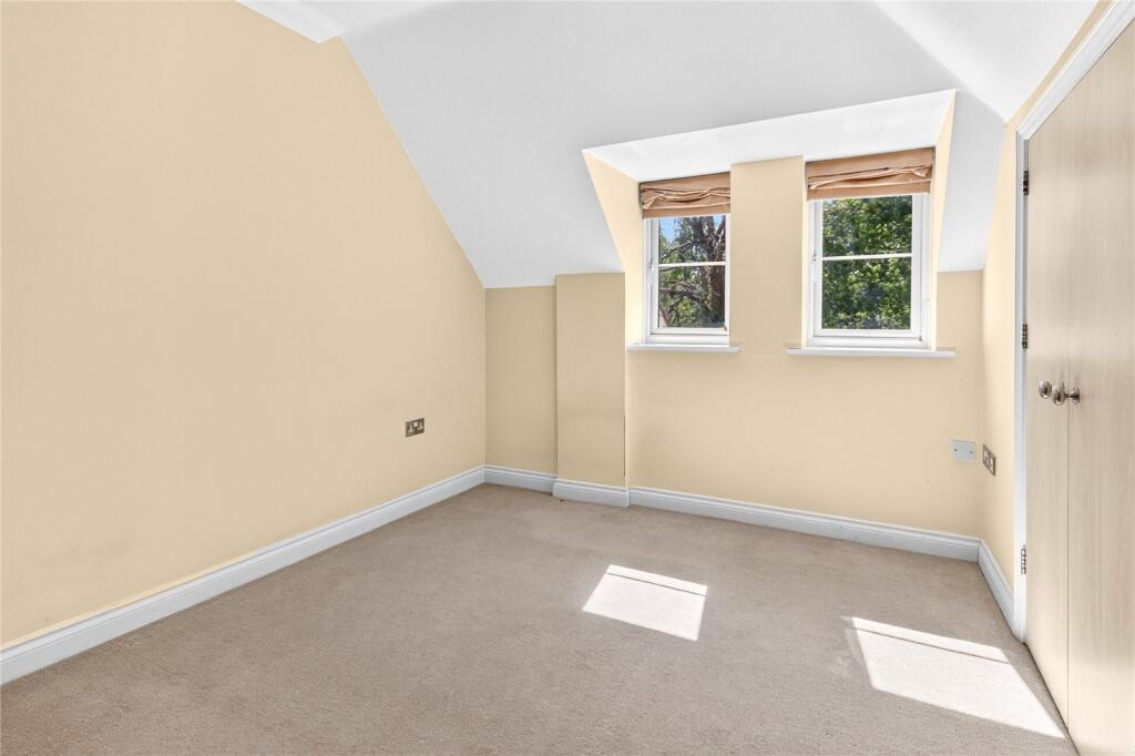 Apartment in Reading - View 4