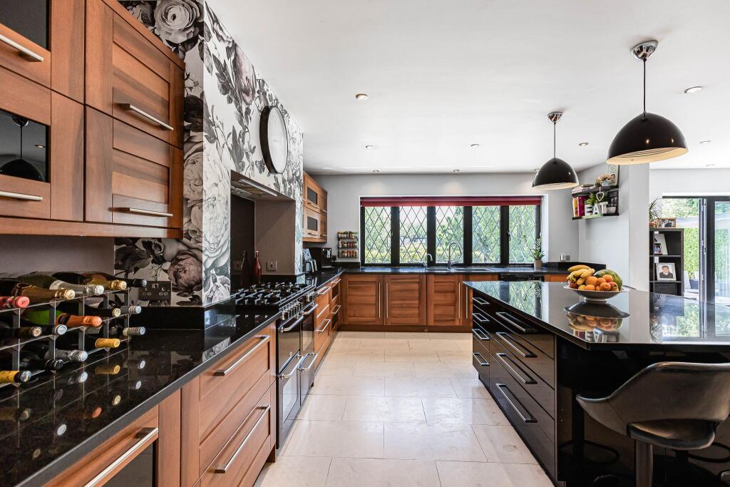 House in Hatfield, North Mymms - View 4