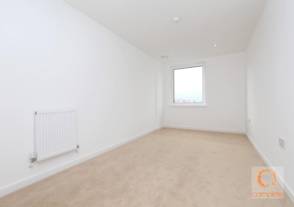 Apartment in Slough - View 5