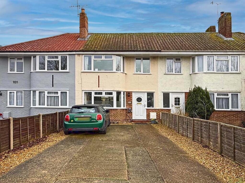3-bed terraced on Ardingly Drive, Goring-By-Sea, £340,000