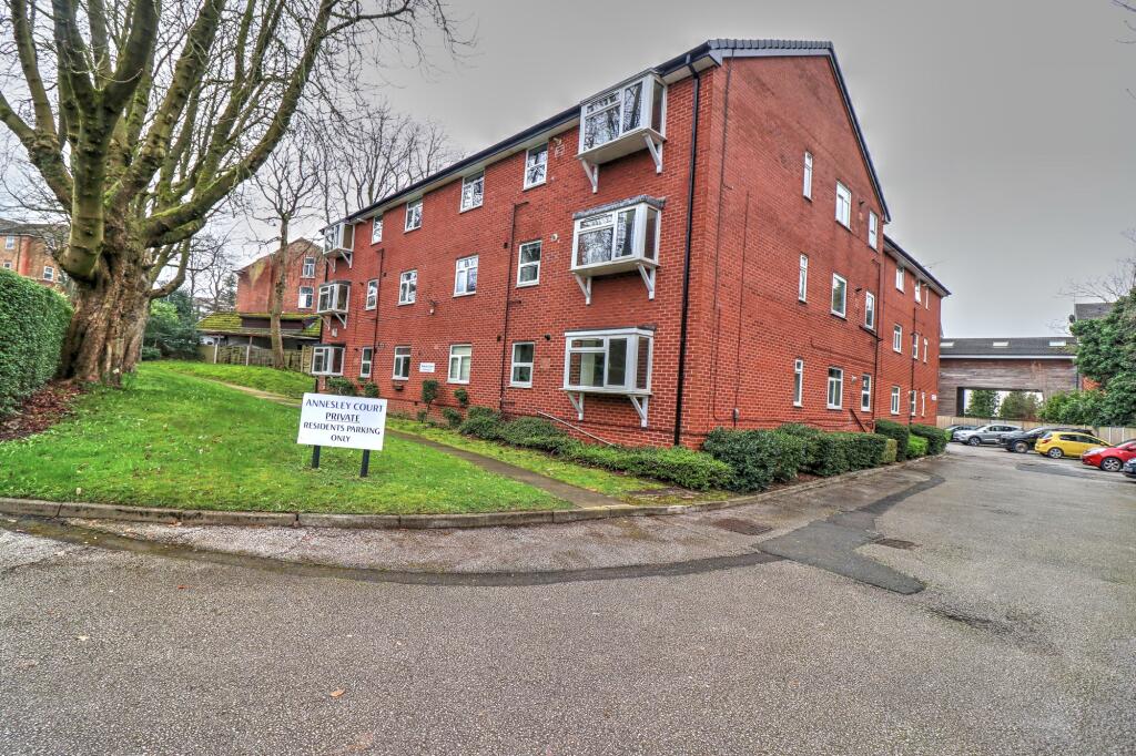 Apartment in Salford, Greater Manchester - View 4