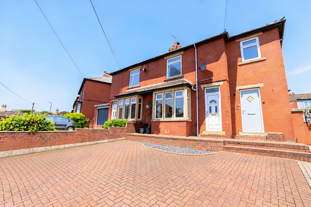 3-bed semi-detached on Milner Lane, Greetland, Halifax, £275,000