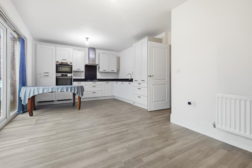 Dixon Road, Langdon Hills, Basildon, Essex, SS16 photo 2