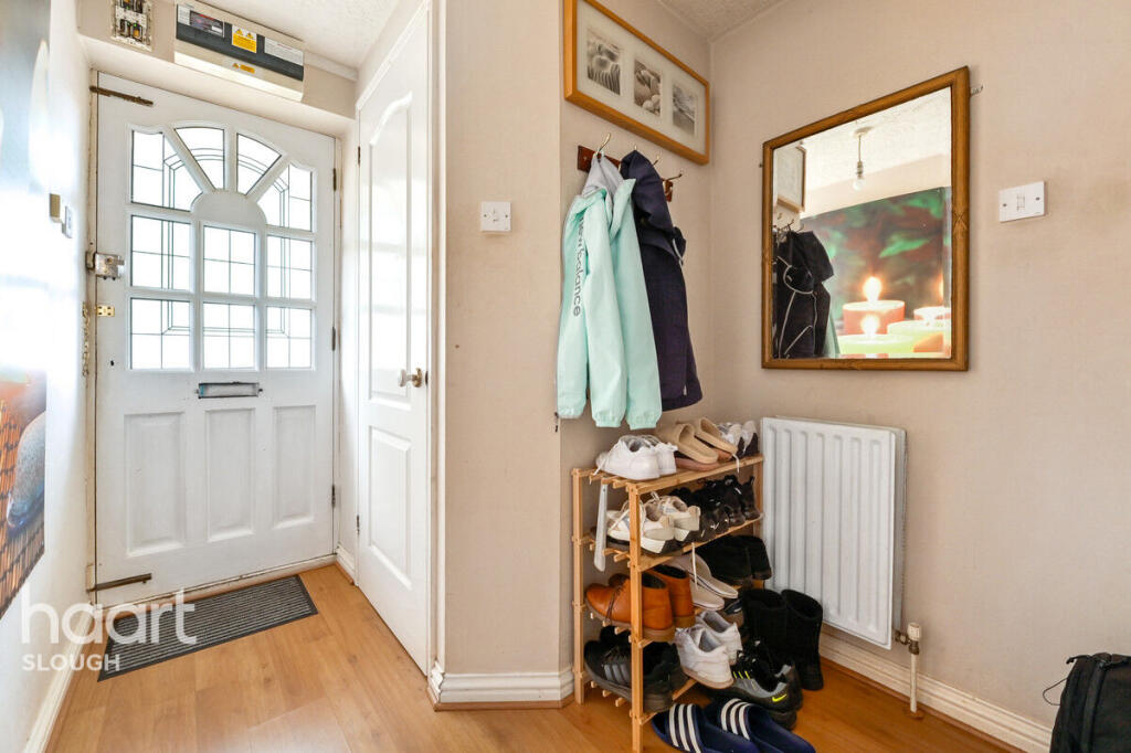4-bed detached on Trumper Way, Slough, £550,000