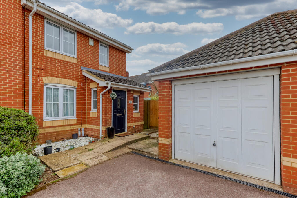 Main image of property: Hodges Mews, High Wycombe, Buckinghamshire, HP12