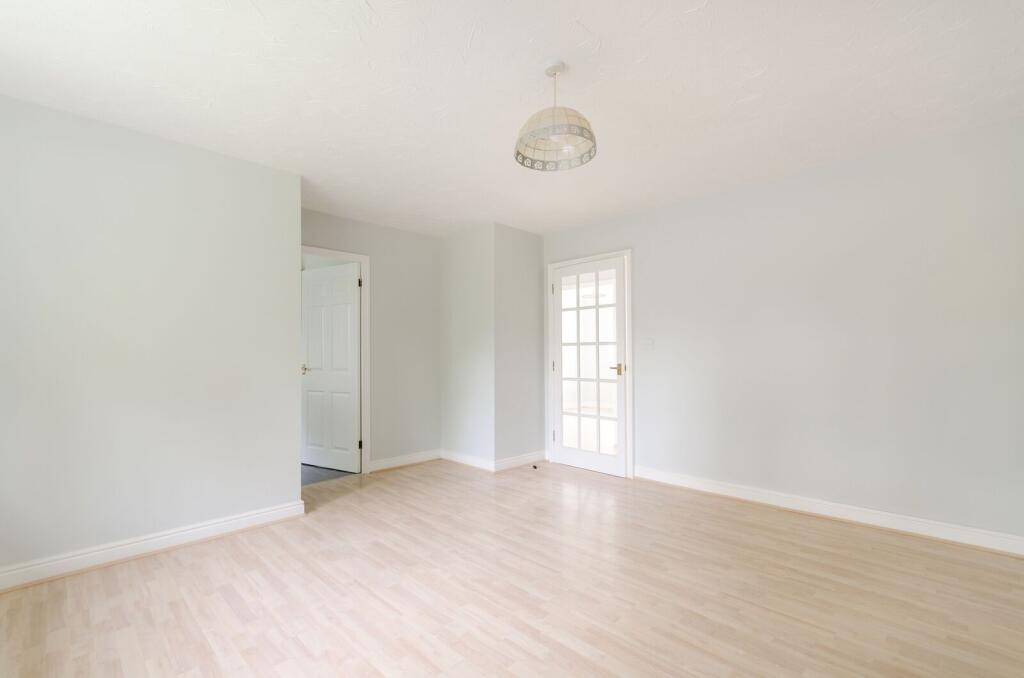 Apartment in Elmbridge, Surrey - More