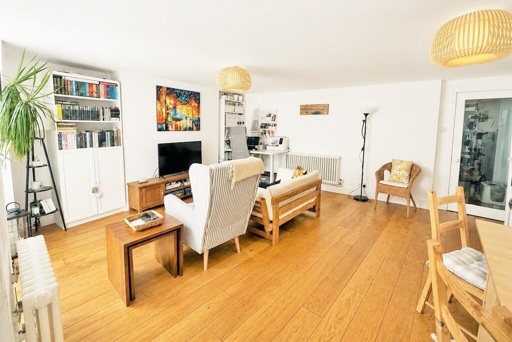 Apartment in Brighton - View 5