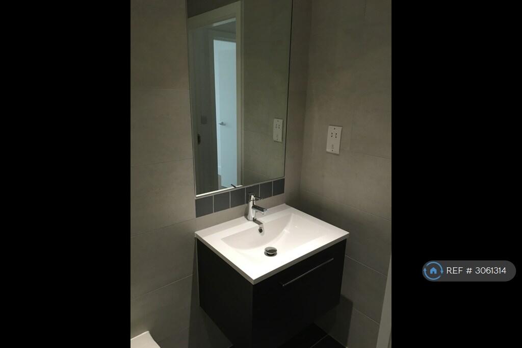 Apartment in Slough - More