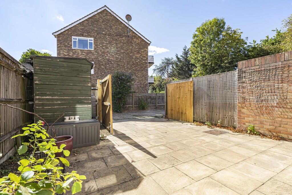 House in Guildford - View 2