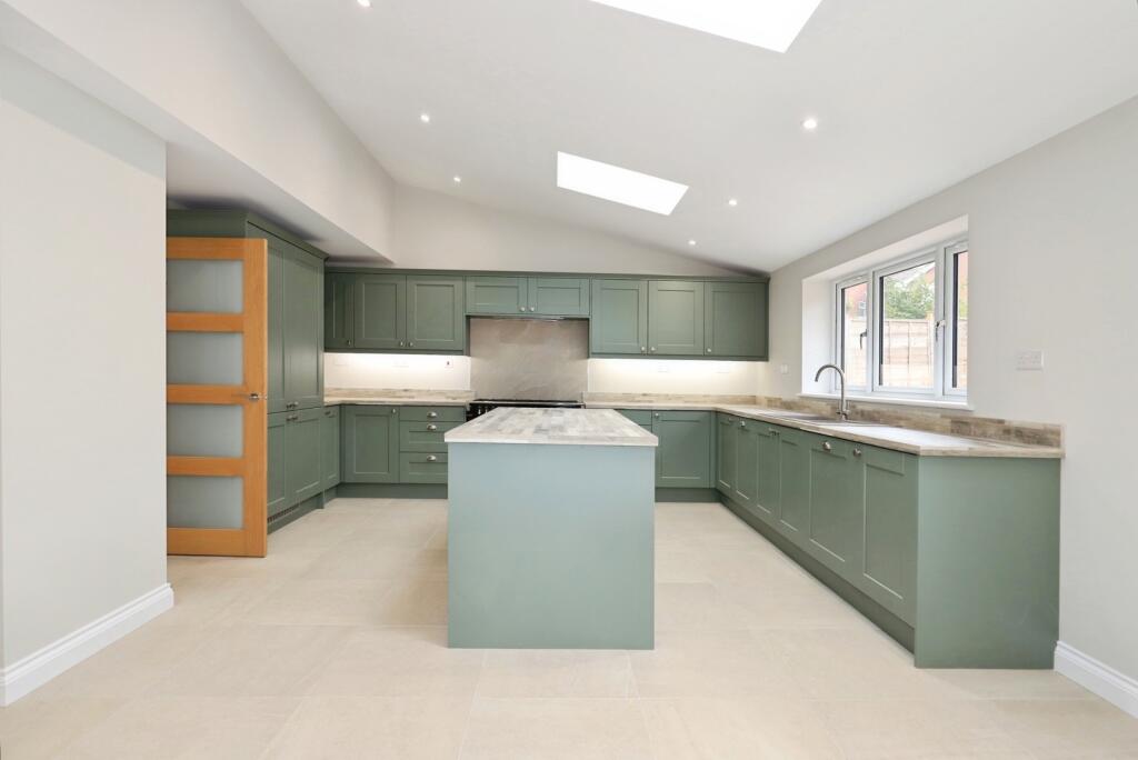House in South Staffordshire, Perton - View 4