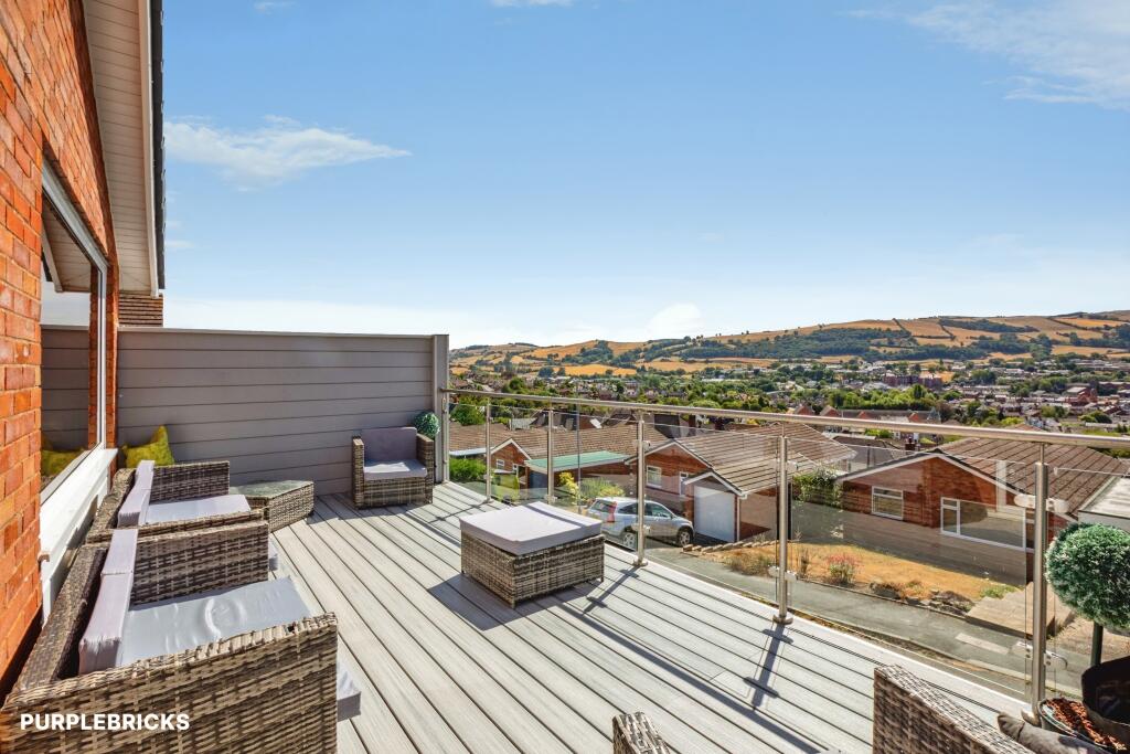House in Newtown - View 4