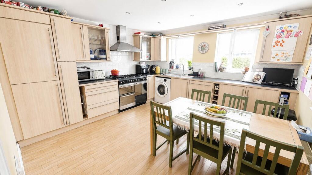 House in Hatfield, Hatfield Business Park - View 4