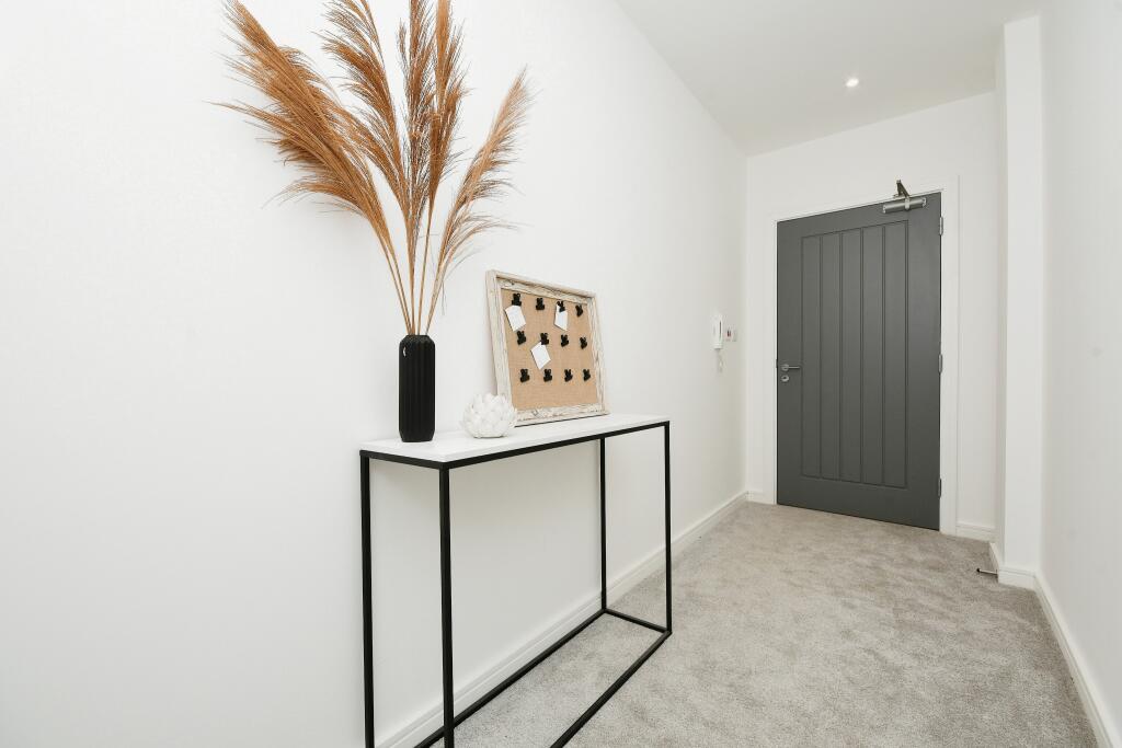 Apartment in Chesterfield, Derbyshire - View 5