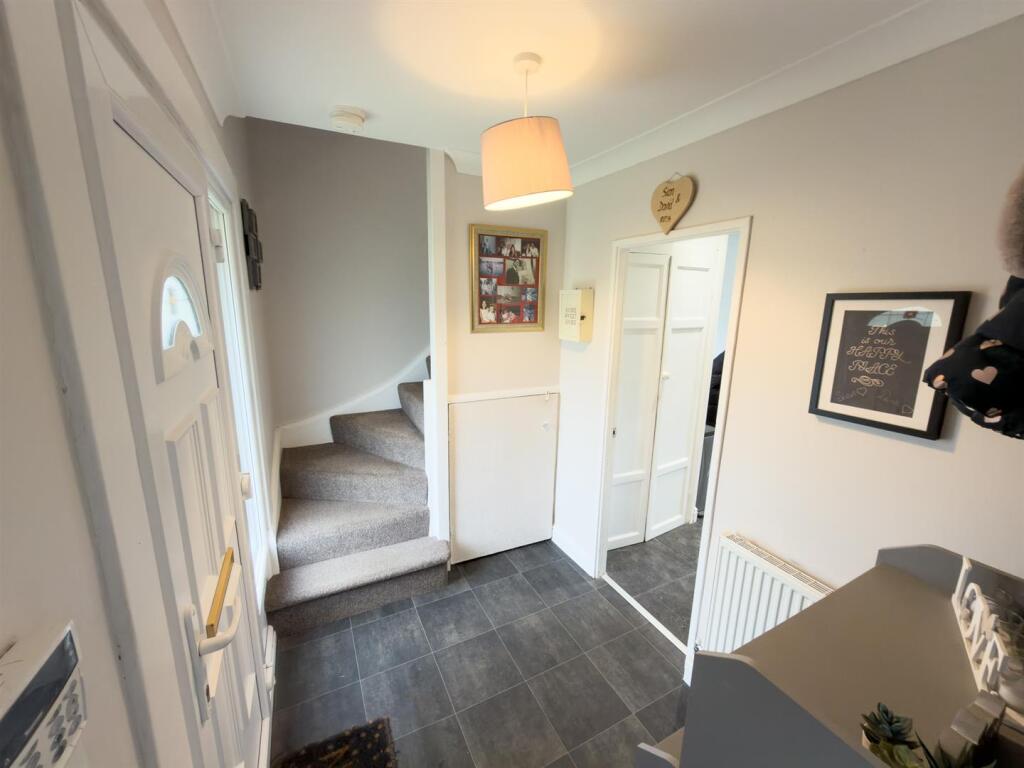 Scotland Wood Road, Moortown, Leeds, West Yorkshire. photo 4