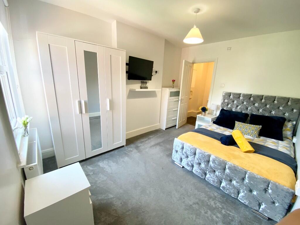 Main image of property: Room 5, 25 Newcastle Road, Reading, Berkshire, RG2