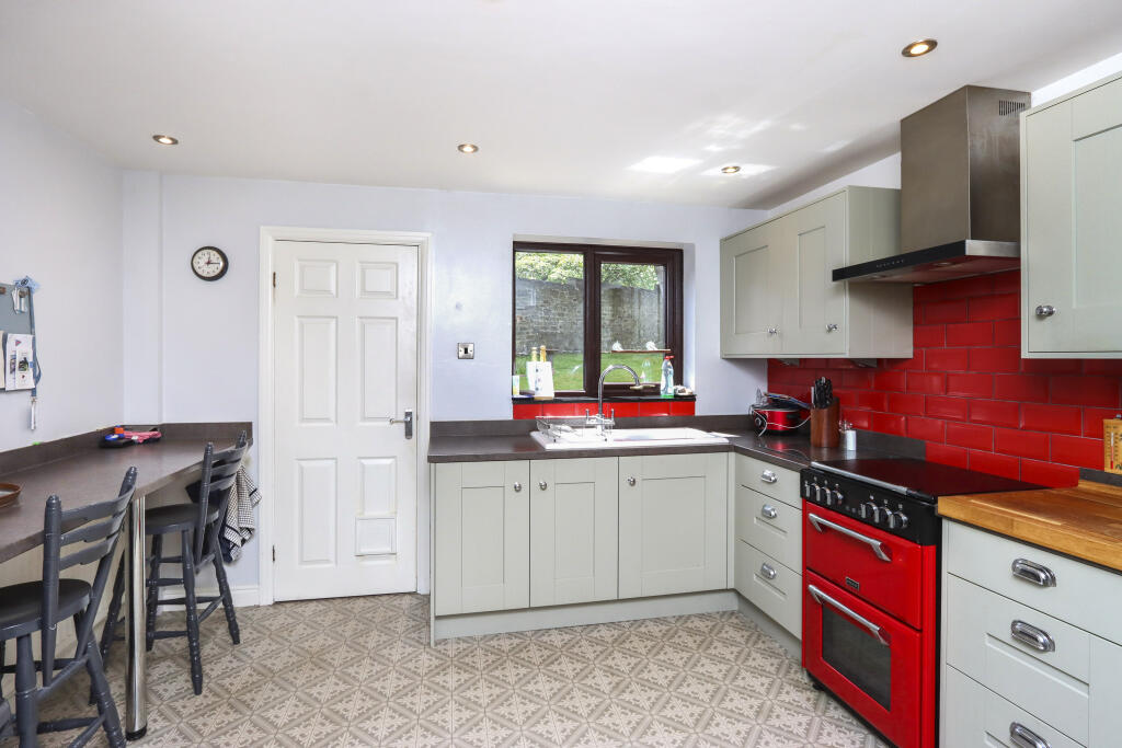 Lees House Court, Sheffield, S8 photo 3
