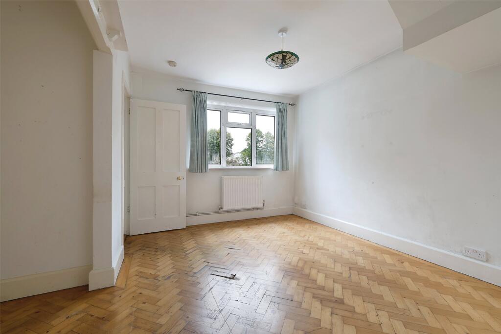 House in Mole Valley, Rose Hill, Dorking - View 5
