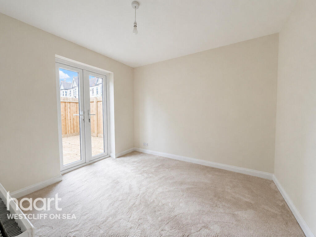 Apartment in Southend-on-Sea, Essex - View 5