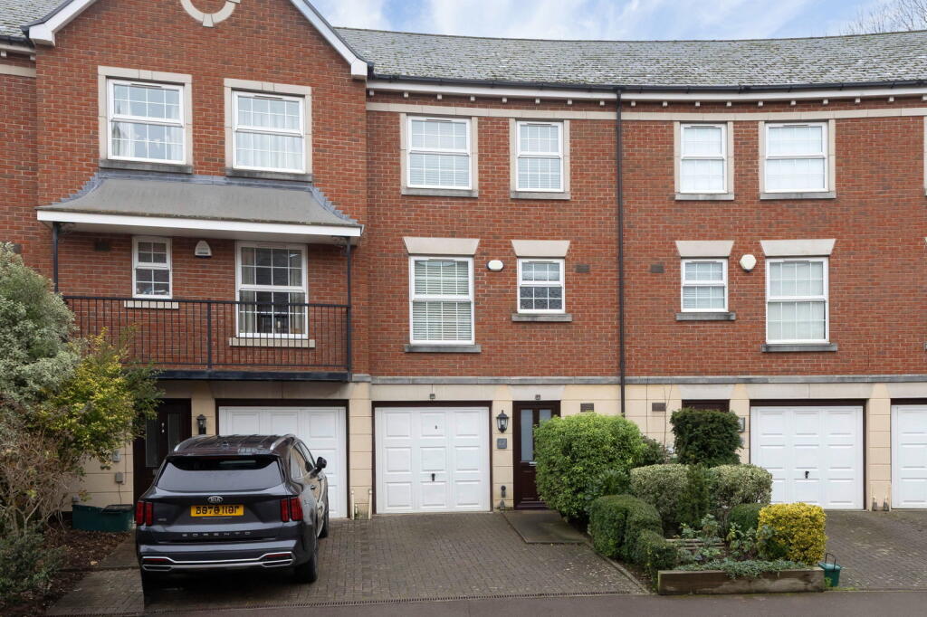 3-bed terraced on Brookbank Close, Cheltenham, GL50 3NA, £415,000