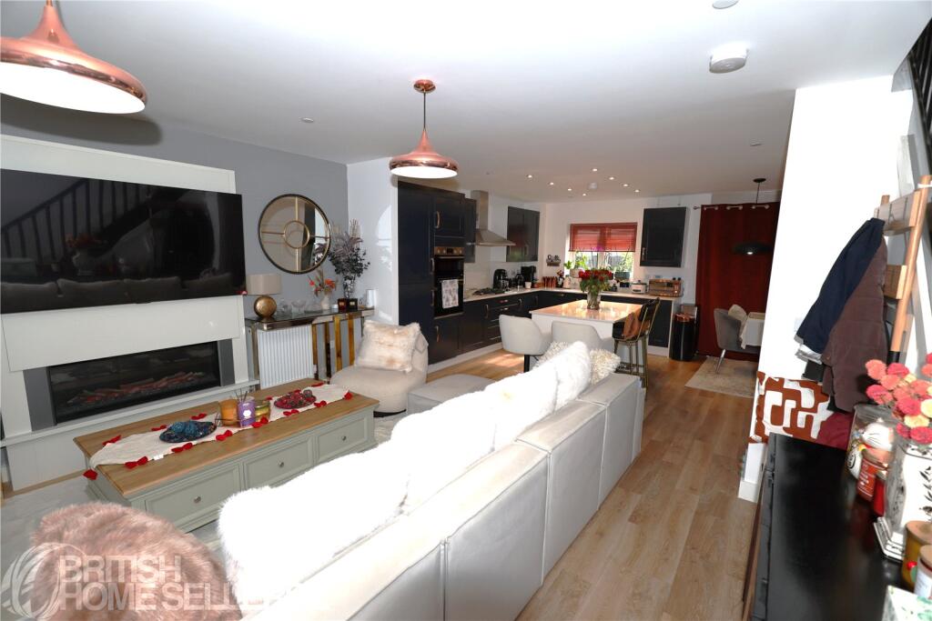 House in Llanwern, Glan Llyn - View 4