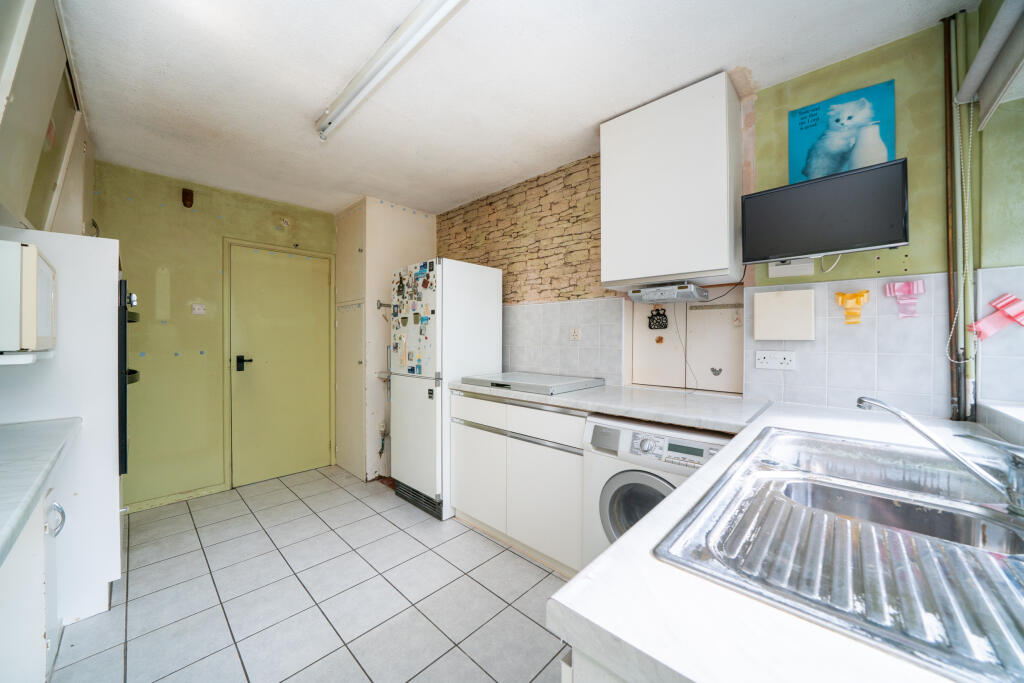 House in Luton - More