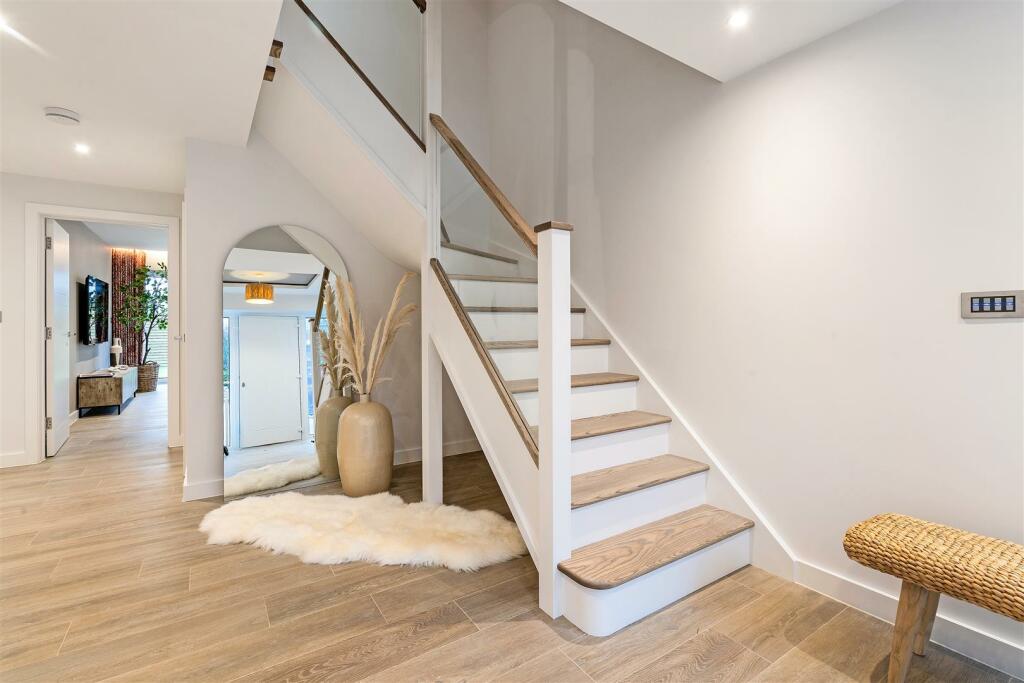 Additional image 19 of Sandbanks Road, Lilliput