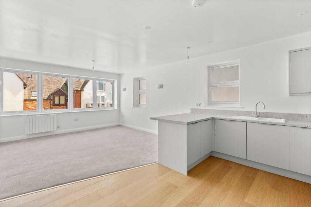 Apartment in Hemel Hempstead - View 5