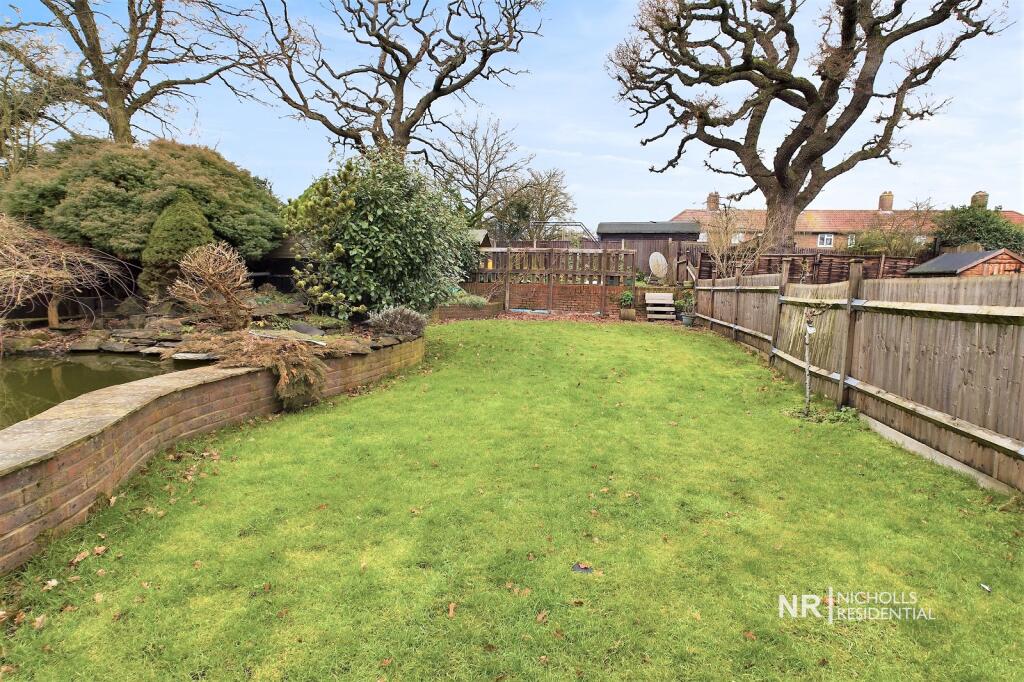 House in London, Royal Borough of Kingston upon Thames - View 3