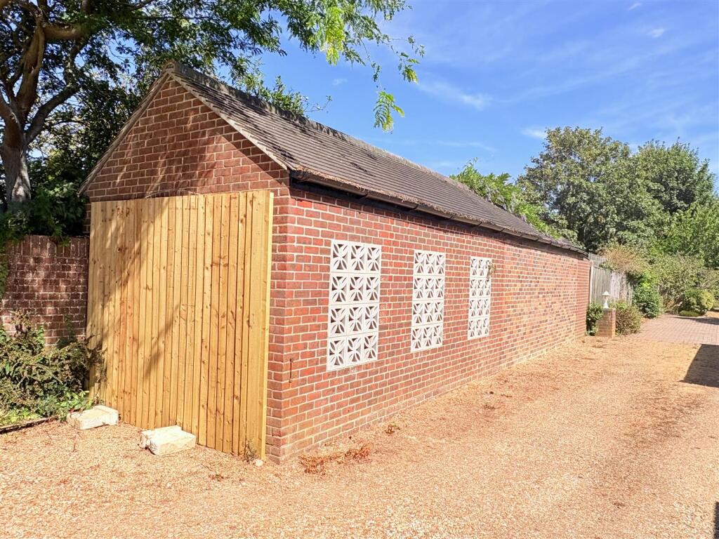 House in Portsmouth - More