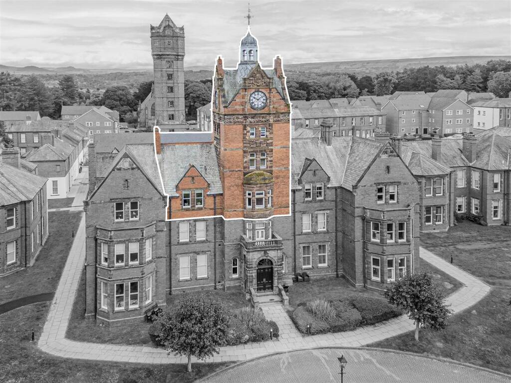 3-bed flat on St Edwards Hall, Cheddleton, Staffordshire, ST13 7FA, £200,000