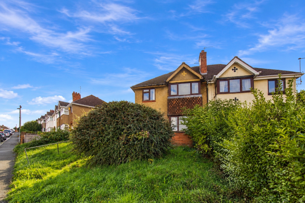 3-bed house on Ronkswood Hill, Worcester, £160,000