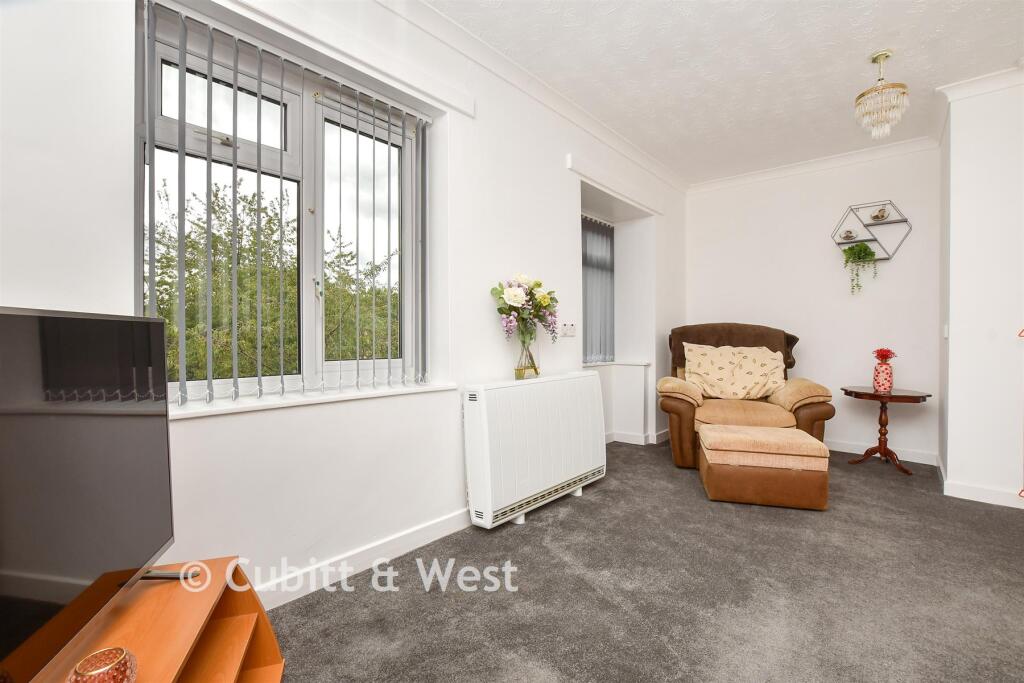 Apartment in Reigate and Banstead, Surrey - View 5