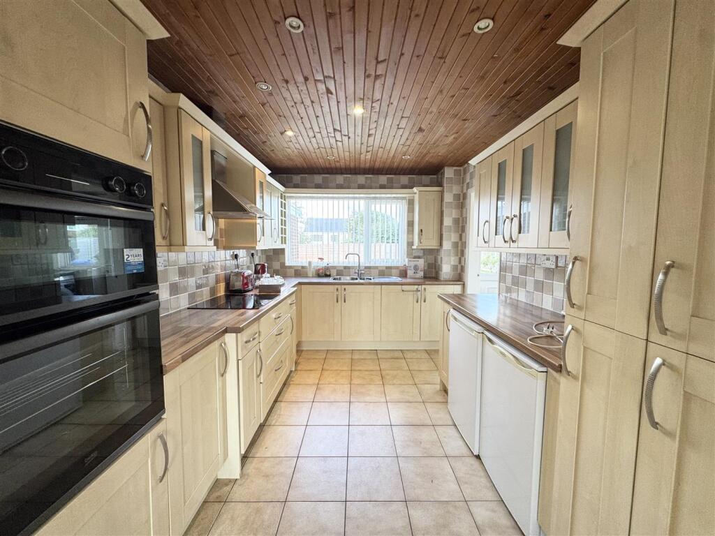 Radcliffe Drive, Halesowen photo 4