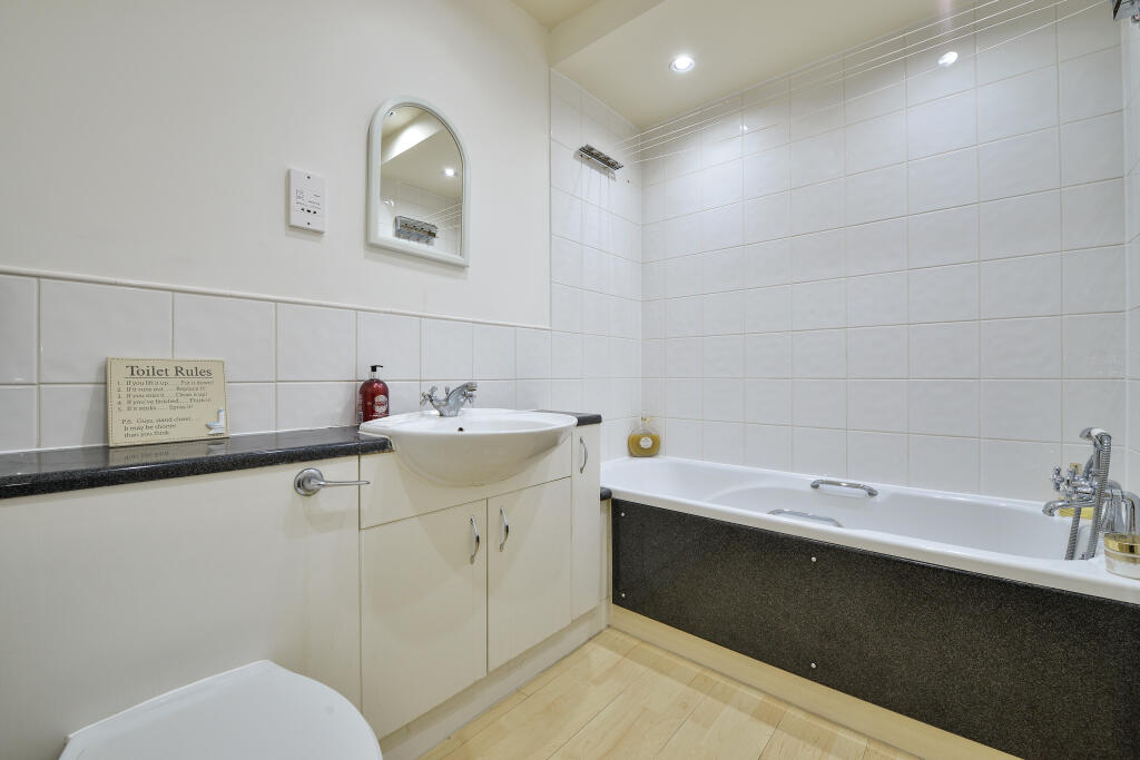 Apartment in Bromley - View 5