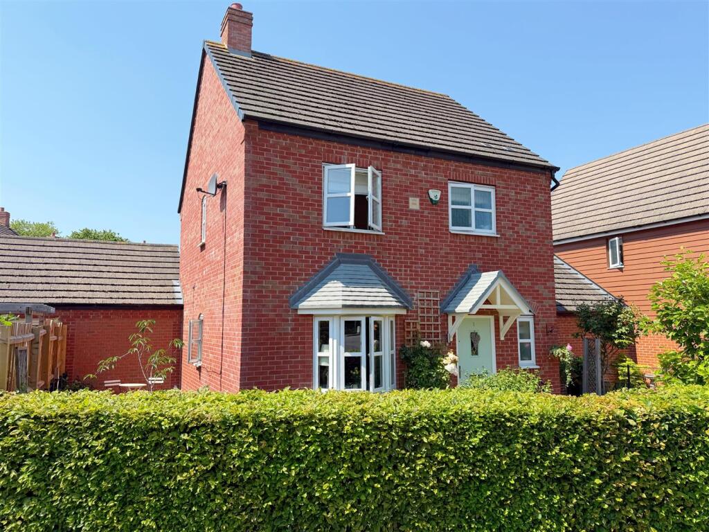 Main image of property: Wellington Avenue, Meon Vale, Stratford-Upon-Avon