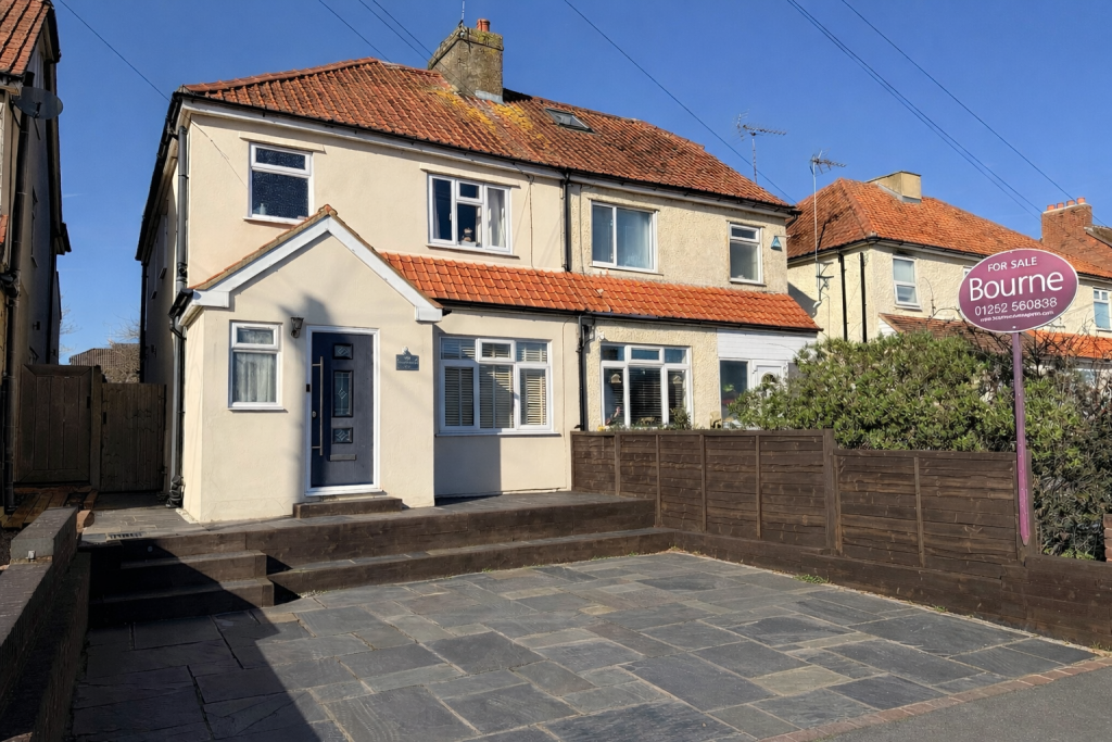 Main image of property: Lower Farnham Road, Aldershot, Hampshire, GU12