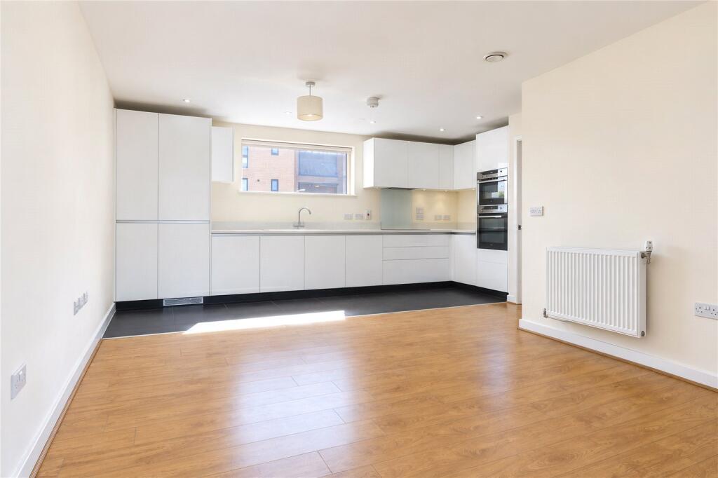 Apartment in Cambridge, Trumpington - View 4