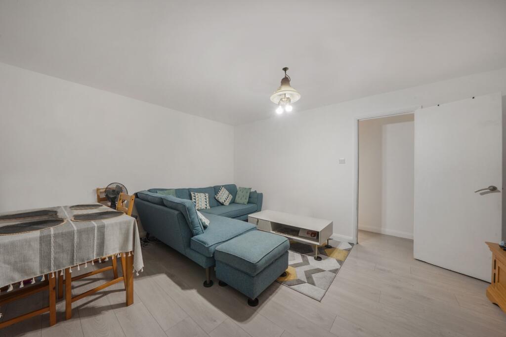 Apartment in Sutton - More