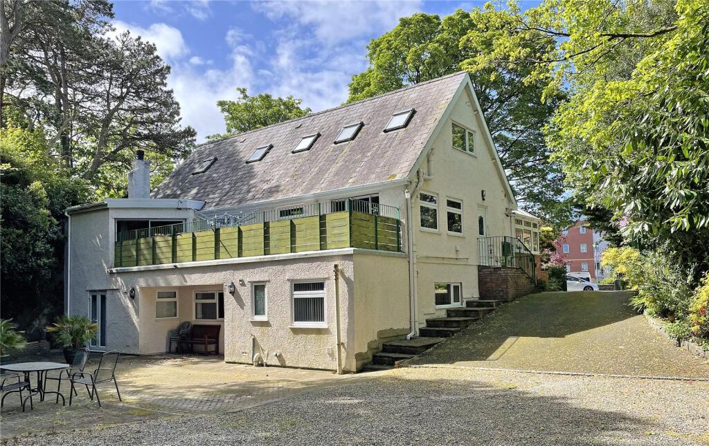 7-bed detached on Victoria Drive, Bangor, Gwynedd, LL57, £525,000
