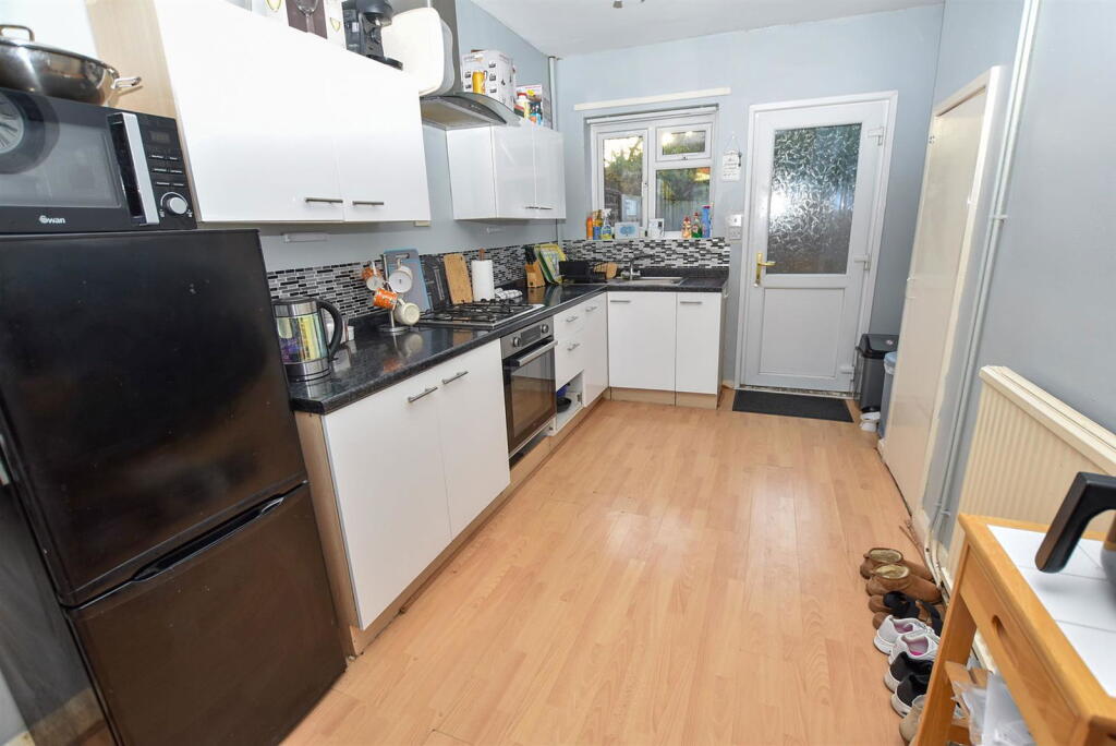 Dale Avenue, Bromborough photo 2