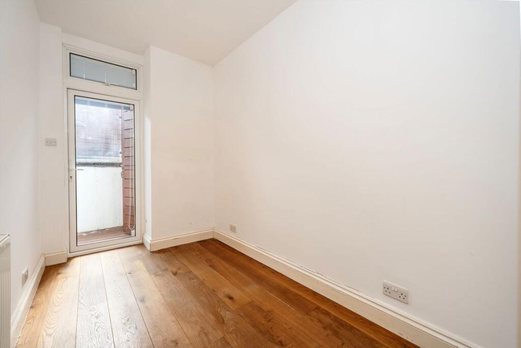 Apartment in London - More