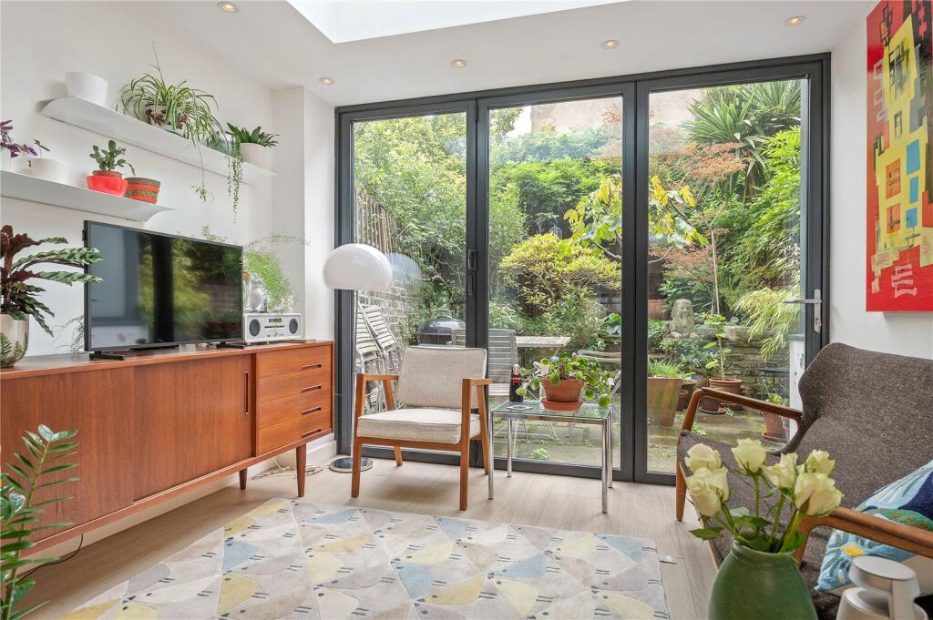 House in London, Angel, Islington - View 5