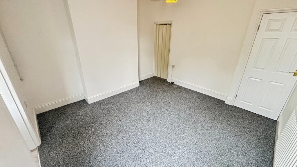 House in Lincoln, Lincolnshire - More