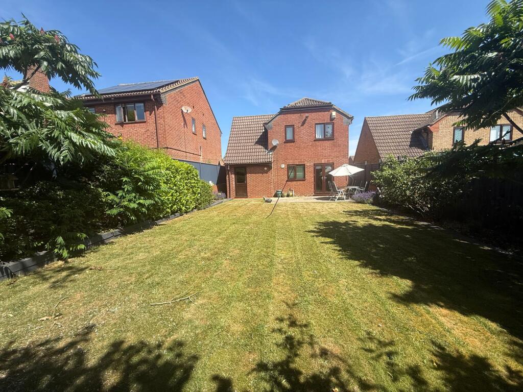 Launton Close, Luton, LU3 photo 2