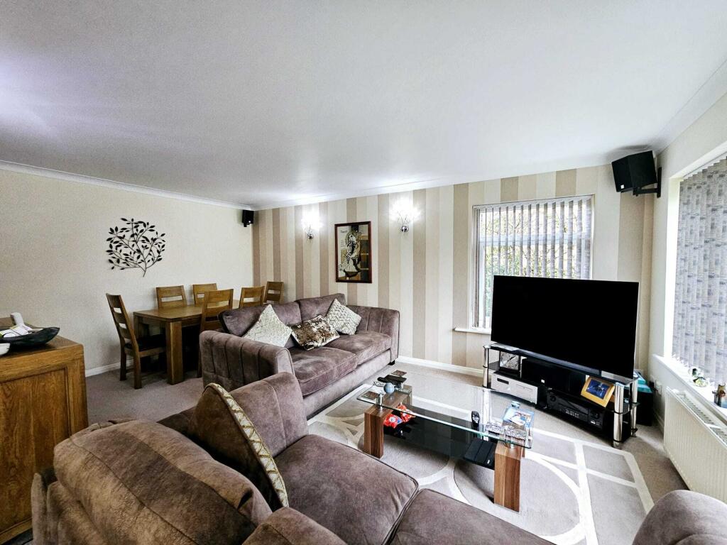 Hall Park Close, Scalby, Scarborough, North Yorkshire photo 3