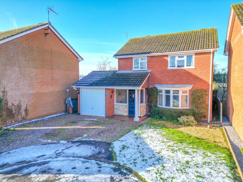 Main image of property: Callendar Close, Nuneaton, CV11