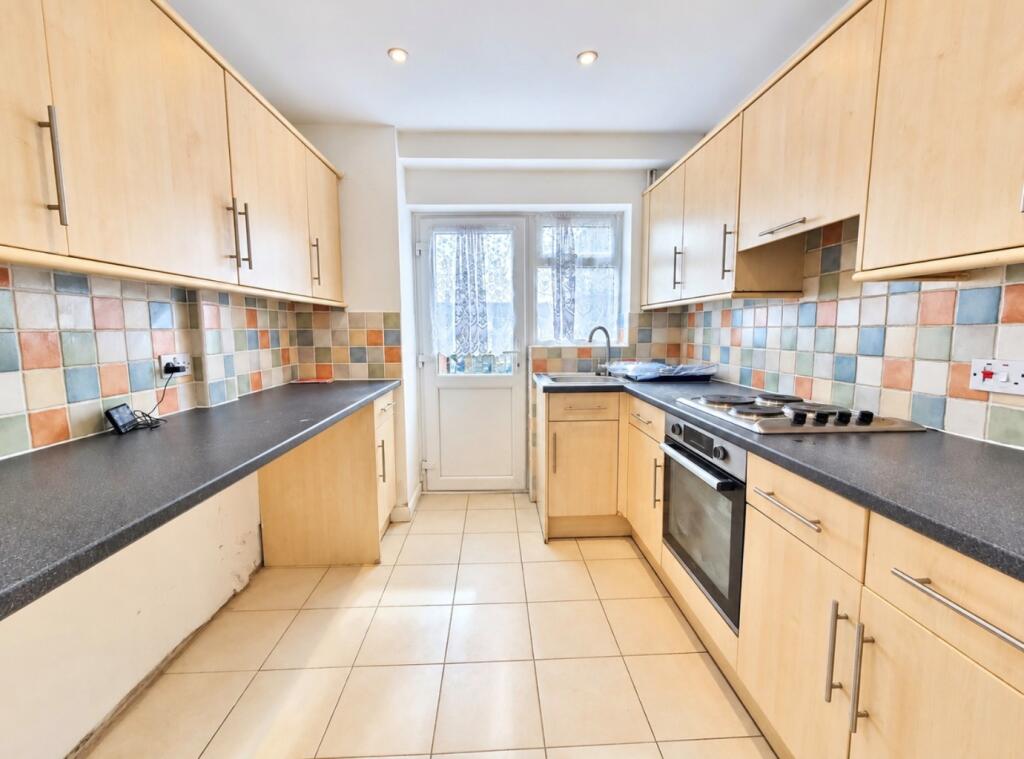 House in Rochford, Canewdon - More