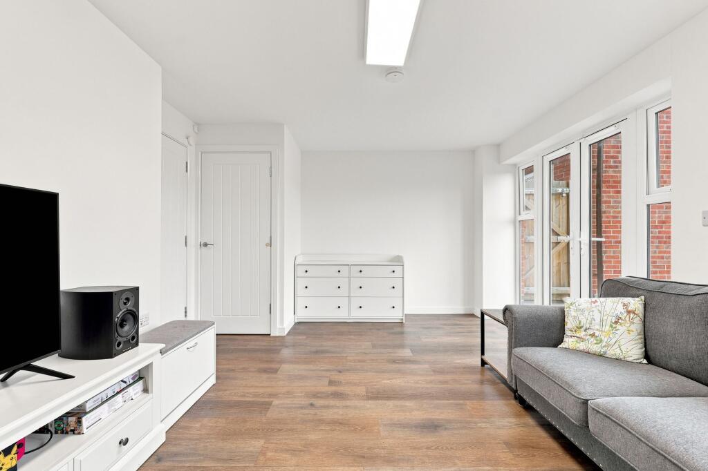 House in North East Derbyshire, Wingerworth - View 5
